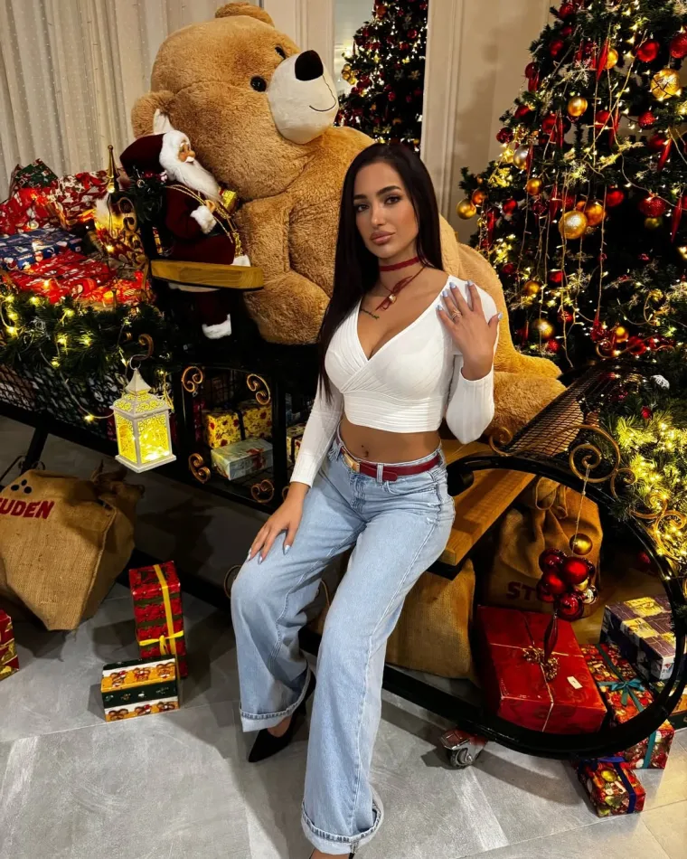 Bila na operaciji grudi i nosa pa opet stavila filere u usne: Laura obožava estetske korekcije