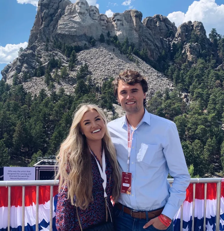 Ovo je supruga ubijenog Charlieja Kirka: Bavila se manekenstvom, a danas živi u vjeri