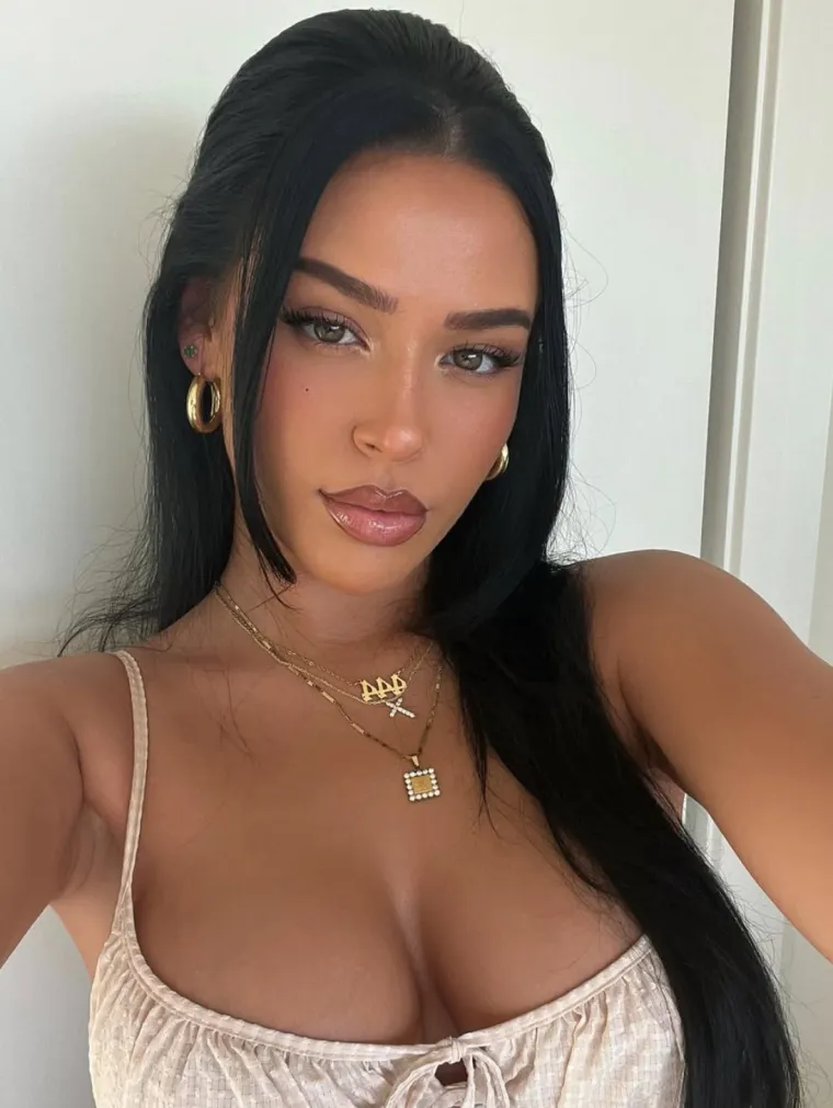 Uhvaćeni u klinču na Sardiniji: Tko je ljepotica koju je osvojila zvijezda Real Madrida?