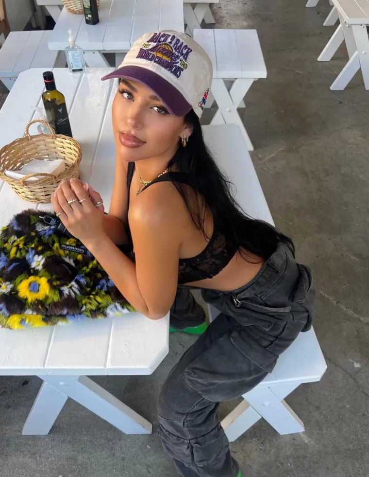 Uhvaćeni u klinču na Sardiniji: Tko je ljepotica koju je osvojila zvijezda Real Madrida?