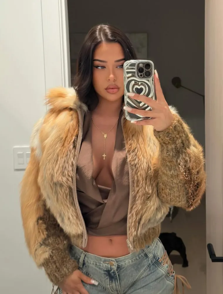 Uhvaćeni u klinču na Sardiniji: Tko je ljepotica koju je osvojila zvijezda Real Madrida?