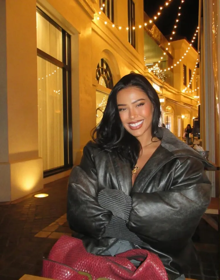 Uhvaćeni u klinču na Sardiniji: Tko je ljepotica koju je osvojila zvijezda Real Madrida?