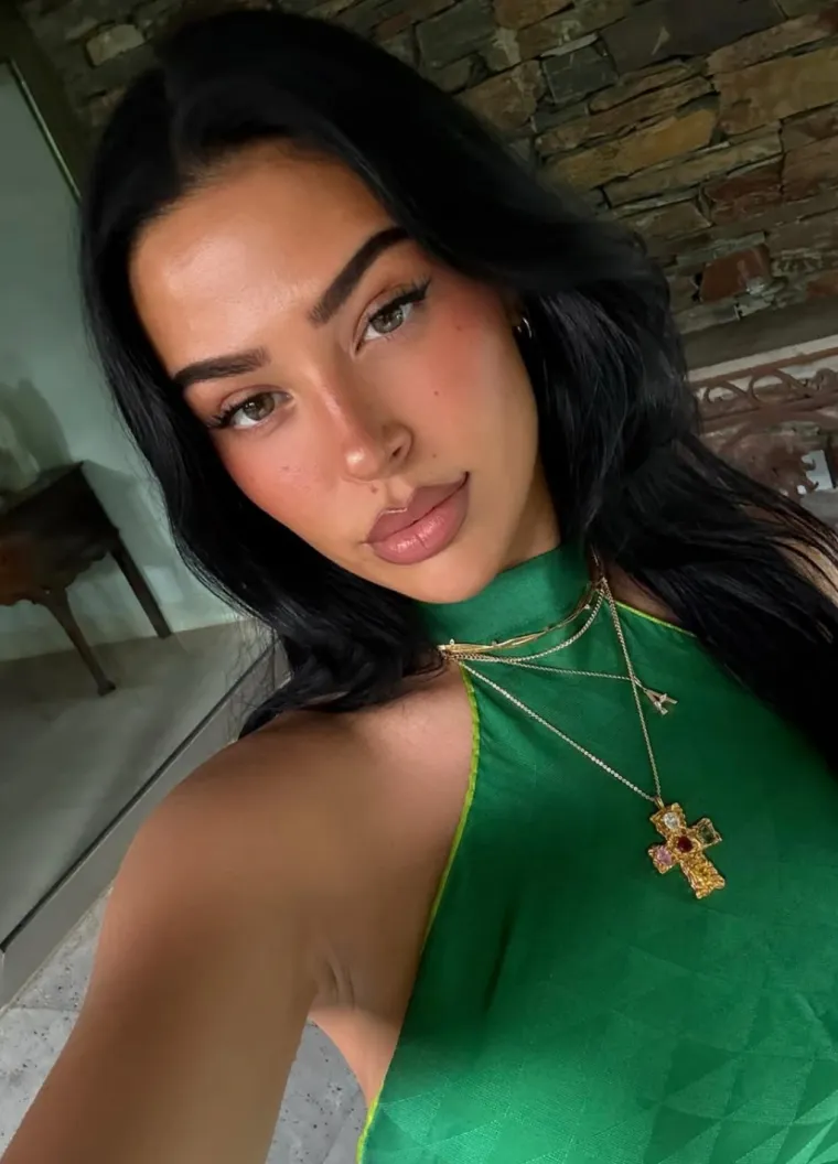 Uhvaćeni u klinču na Sardiniji: Tko je ljepotica koju je osvojila zvijezda Real Madrida?