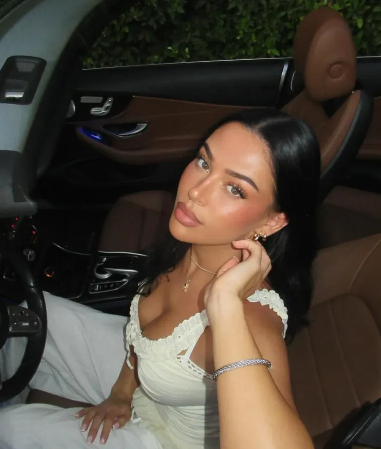 Uhvaćeni u klinču na Sardiniji: Tko je ljepotica koju je osvojila zvijezda Real Madrida?