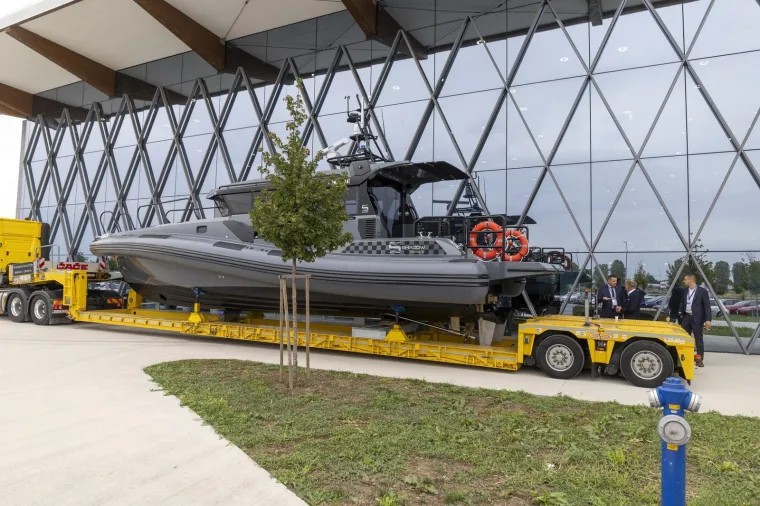 Duge cijevi, pištolji i ogromna bomba: Pogledajte prizore moćnog oružja u Osijeku