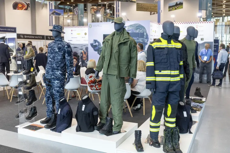 Duge cijevi, pištolji i ogromna bomba: Pogledajte prizore moćnog oružja u Osijeku