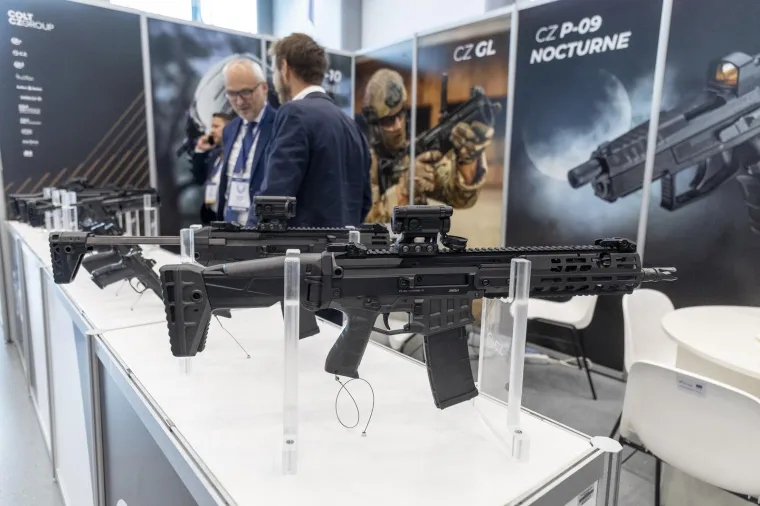 Duge cijevi, pištolji i ogromna bomba: Pogledajte prizore moćnog oružja u Osijeku