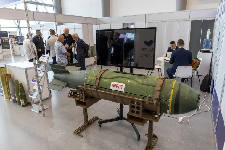 Duge cijevi, pištolji i ogromna bomba: Pogledajte prizore moćnog oružja u Osijeku