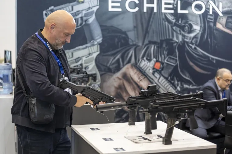 Duge cijevi, pištolji i ogromna bomba: Pogledajte prizore moćnog oružja u Osijeku