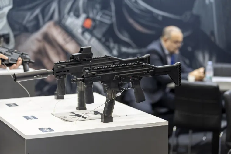 Duge cijevi, pištolji i ogromna bomba: Pogledajte prizore moćnog oružja u Osijeku