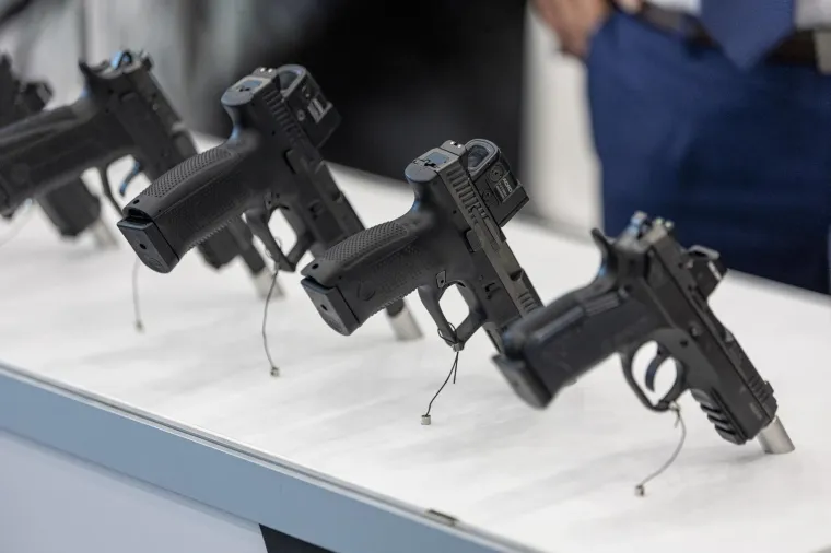 Duge cijevi, pištolji i ogromna bomba: Pogledajte prizore moćnog oružja u Osijeku