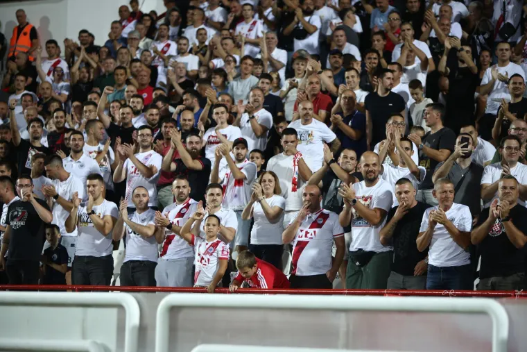 Stadion Zrinjskog uni&scaron;ten: Klupe letjele 150 m, vjetar polomio gol, a samo srećom izbjegnute su ljudske žrtve