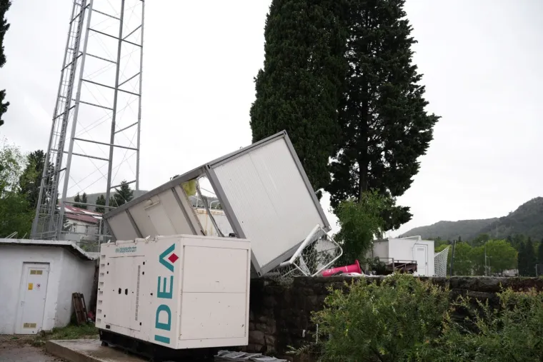 Stadion Zrinjskog uništen: Klupe letjele 150 m, vjetar polomio gol, a samo srećom izbjegnute su ljudske žrtve