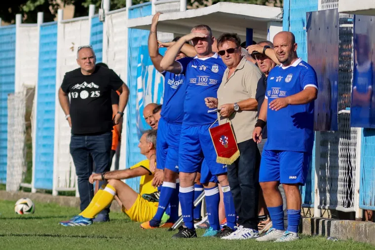 Legendarni igrači ukrali show na fešti u Benkovcu: Smijeh i suze na velikom rođendanu Velebita