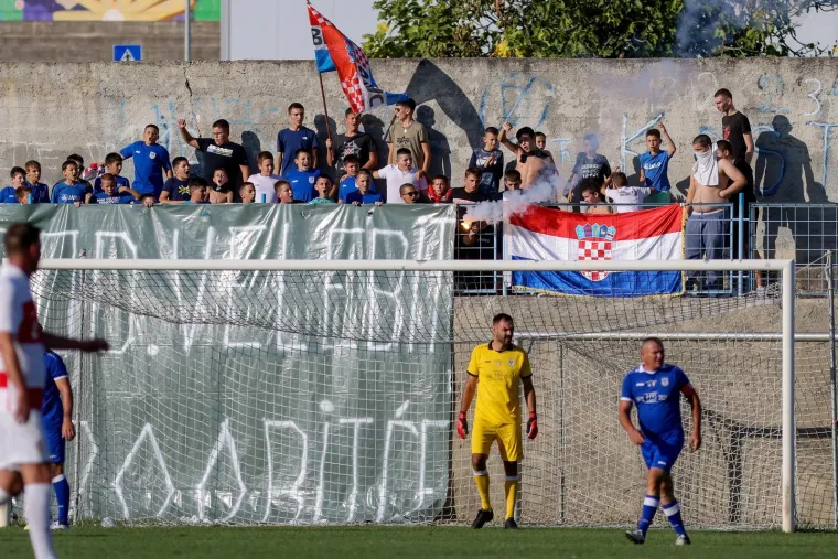 Legendarni igrači ukrali show na fešti u Benkovcu: Smijeh i suze na velikom rođendanu Velebita
