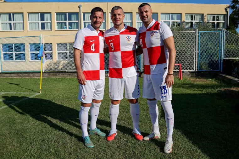 Legendarni igrači ukrali show na fešti u Benkovcu: Smijeh i suze na velikom rođendanu Velebita