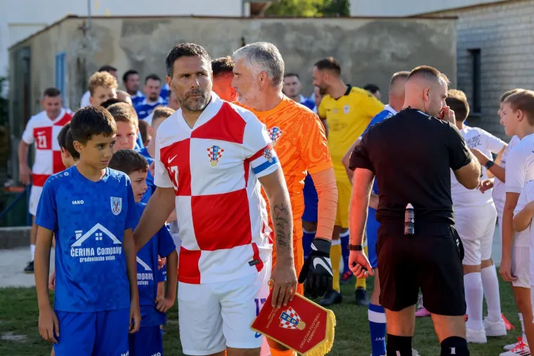 Legendarni igrači ukrali show na fe&scaron;ti u Benkovcu: Smijeh i suze na velikom rođendanu Velebita