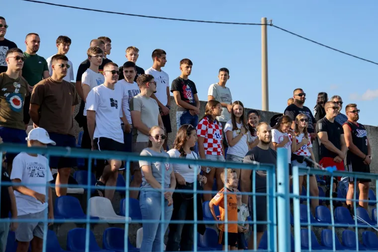 Legendarni igrači ukrali show na fe&scaron;ti u Benkovcu: Smijeh i suze na velikom rođendanu Velebita