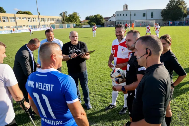 Legendarni igrači ukrali show na fe&scaron;ti u Benkovcu: Smijeh i suze na velikom rođendanu Velebita