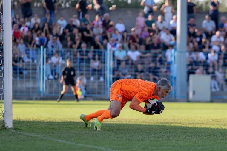 Legendarni igrači ukrali show na fe&scaron;ti u Benkovcu: Smijeh i suze na velikom rođendanu Velebita