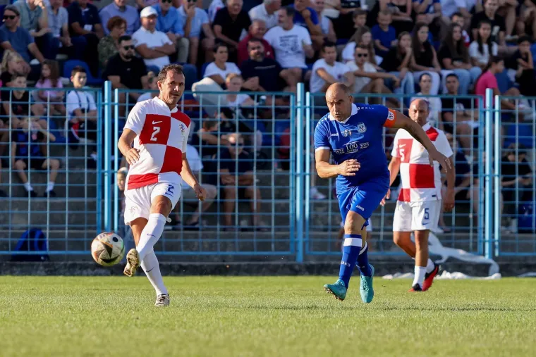 Legendarni igrači ukrali show na fe&scaron;ti u Benkovcu: Smijeh i suze na velikom rođendanu Velebita