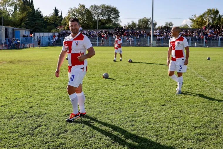 Legendarni igrači ukrali show na fe&scaron;ti u Benkovcu: Smijeh i suze na velikom rođendanu Velebita