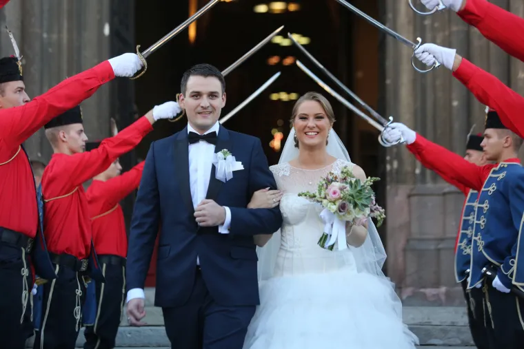 Za crkveno vjenčanje čekali da tata izađe iz zatvora, a uzvanike na svadbi zabavljala Maja Šuput