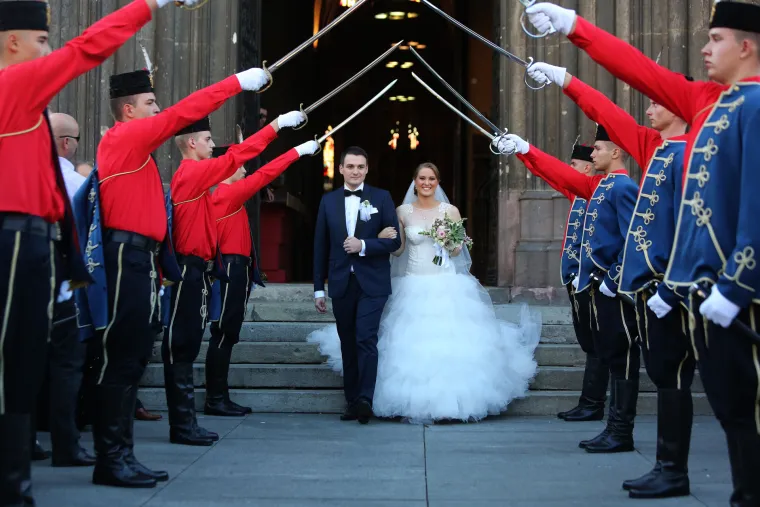 Za crkveno vjenčanje čekali da tata izađe iz zatvora, a uzvanike na svadbi zabavljala Maja Šuput