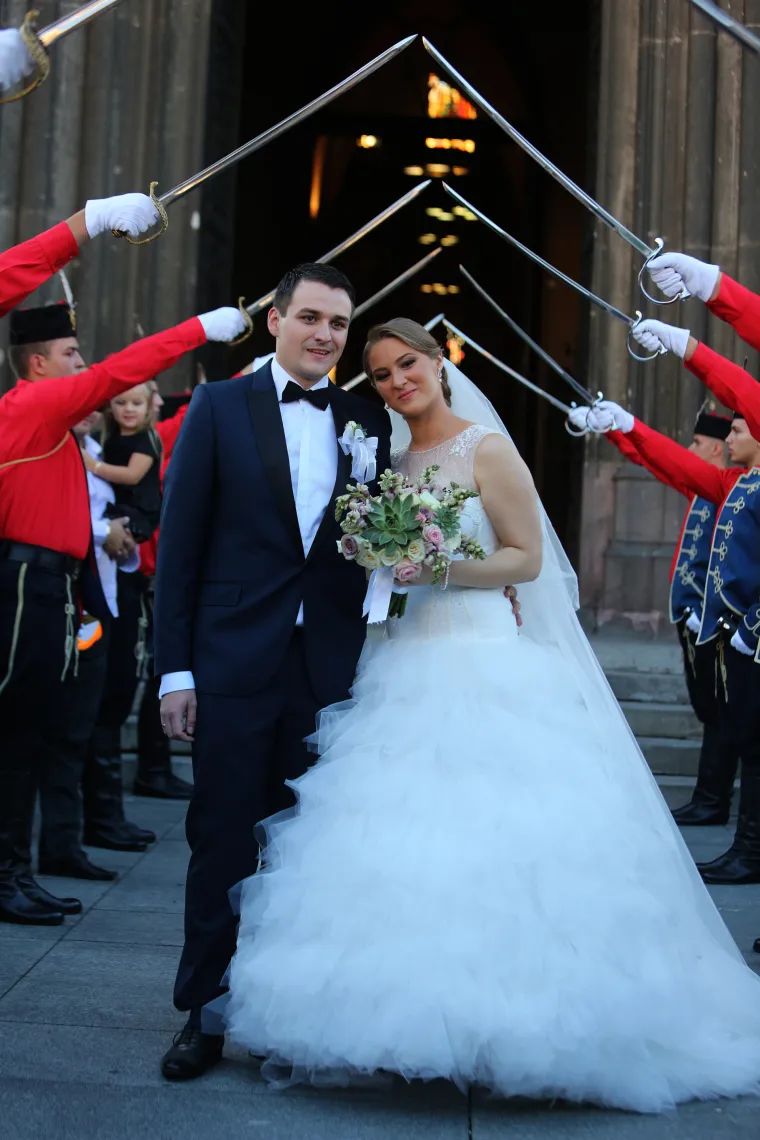 Za crkveno vjenčanje čekali da tata izađe iz zatvora, a uzvanike na svadbi zabavljala Maja Šuput