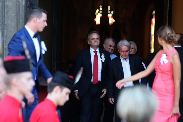 Za crkveno vjenčanje čekali da tata izađe iz zatvora, a uzvanike na svadbi zabavljala Maja Šuput