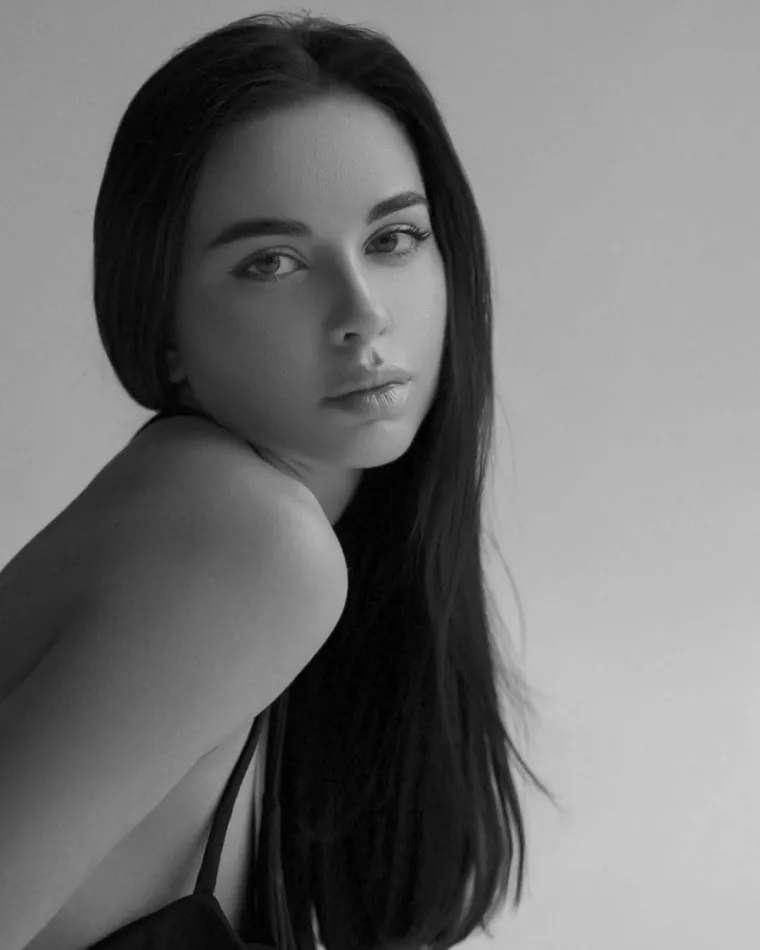 Ovo je navodna djevojka Stjepana Hausera: Lijepa Ukrajinka redovito dijeli njihove intimne trenutke