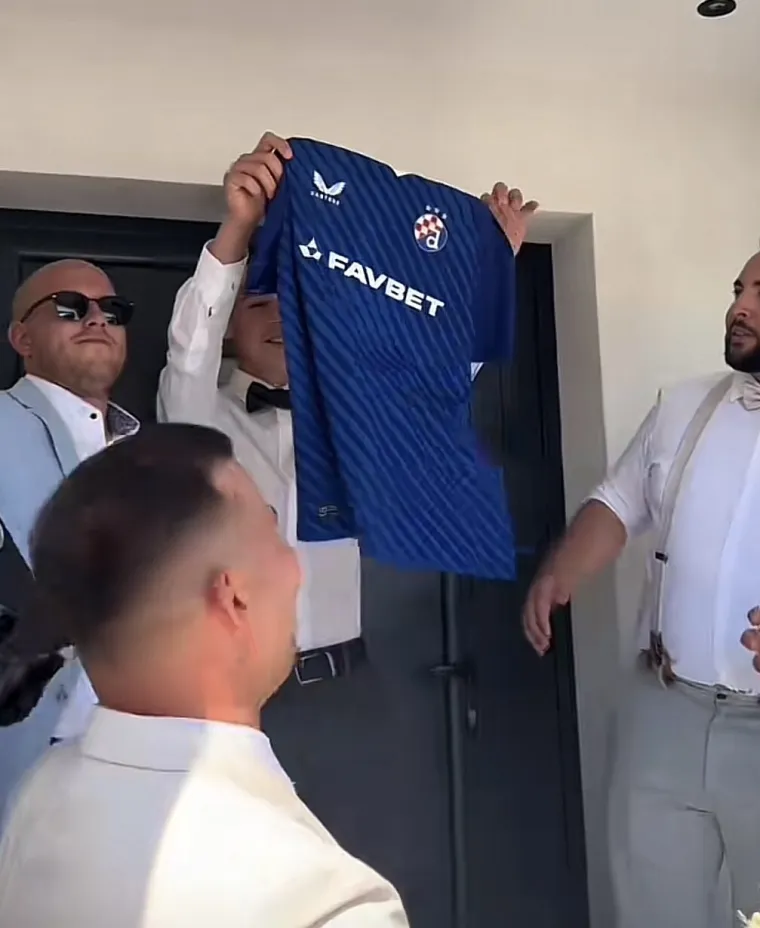 Ove urnebesne fotografije s balkanskih svadbi preplavile su mreže: Ne zna se koja je luđa