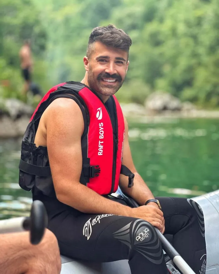 Crn, nabildan, markantan: Nakon jednog spota bosanski Bali Beg zaludio je djevojke diljem Balkana