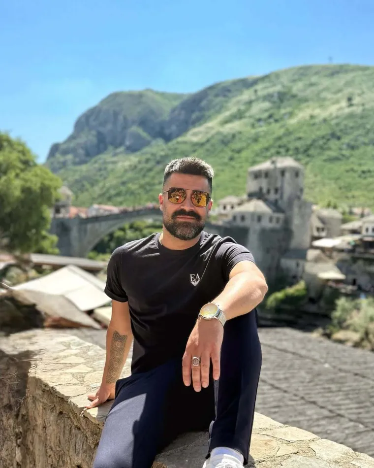 Crn, nabildan, markantan: Nakon jednog spota bosanski Bali Beg zaludio je djevojke diljem Balkana