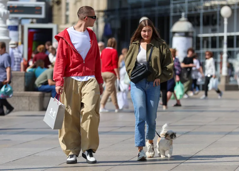 Prizor iz centra Zagreba odu&scaron;evio: Ljepotica i tri razigrane pudlice prolaznicima uljep&scaron;ale dan