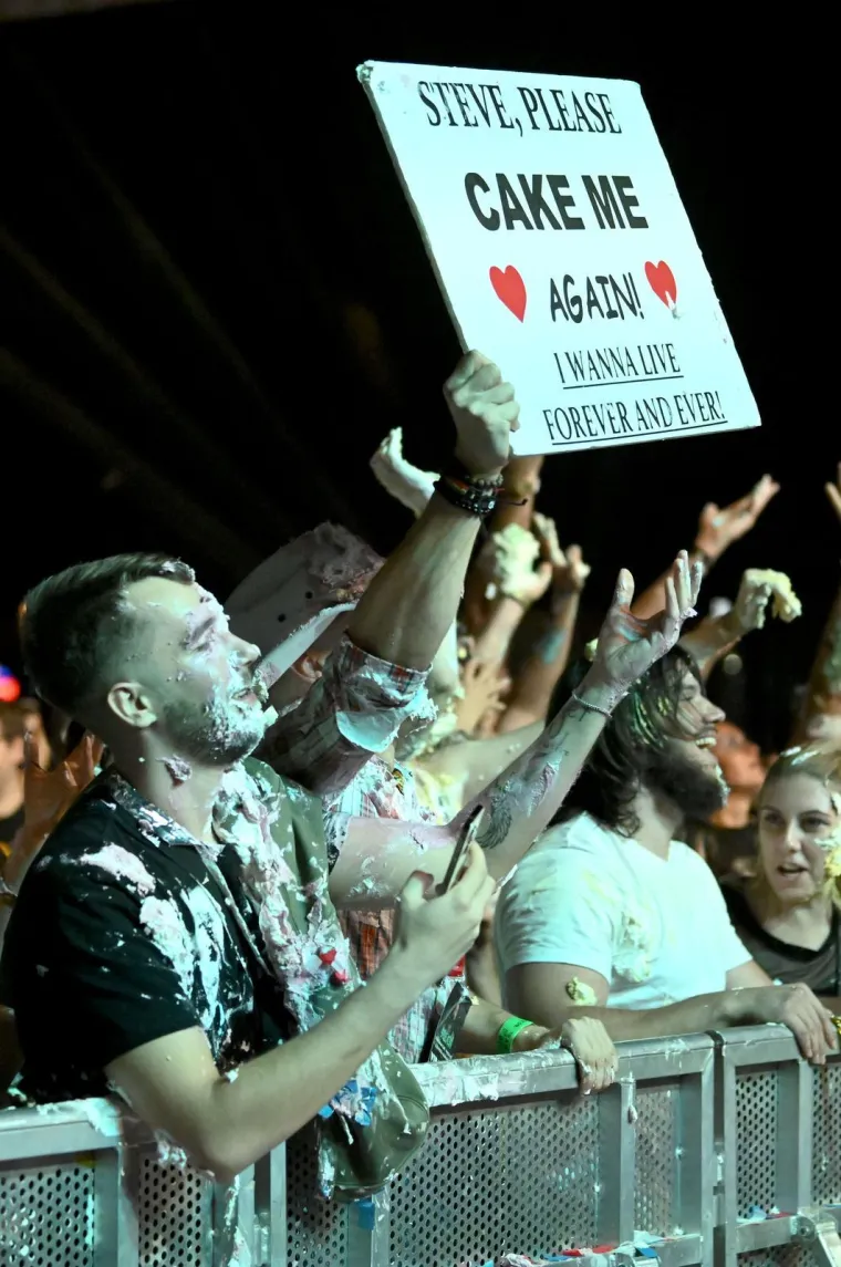 Zagrebački Velesajam u ekstazi: &Scaron;lag, torte i grudnjaci koji pucaju! Ludilo krenulo s DJ Steve Aokijem