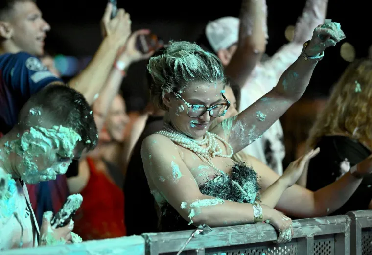 Zagrebački Velesajam u ekstazi: &Scaron;lag, torte i grudnjaci koji pucaju! Ludilo krenulo s DJ Steve Aokijem