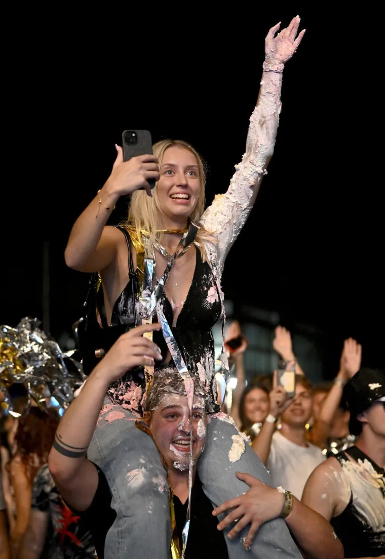 Zagrebački Velesajam u ekstazi: &Scaron;lag, torte i grudnjaci koji pucaju! Ludilo krenulo s DJ Steve Aokijem