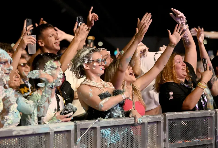 Zagrebački Velesajam u ekstazi: Šlag, torte i grudnjaci koji pucaju! Ludilo krenulo s DJ Steve Aokijem