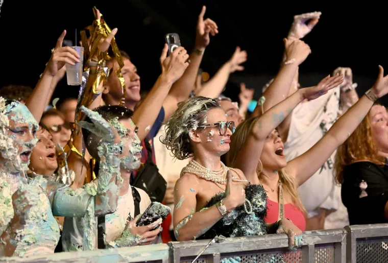 Zagrebački Velesajam u ekstazi: Šlag, torte i grudnjaci koji pucaju! Ludilo krenulo s DJ Steve Aokijem