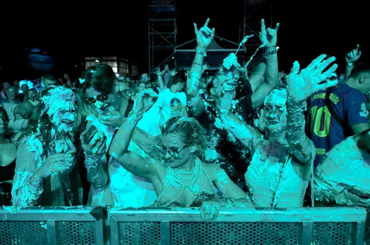 Zagrebački Velesajam u ekstazi: Šlag, torte i grudnjaci koji pucaju! Ludilo krenulo s DJ Steve Aokijem