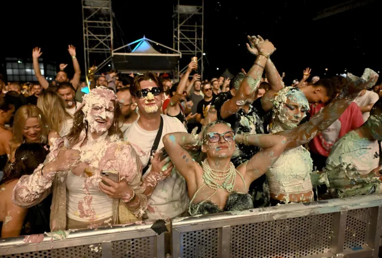 Zagrebački Velesajam u ekstazi: Šlag, torte i grudnjaci koji pucaju! Ludilo krenulo s DJ Steve Aokijem