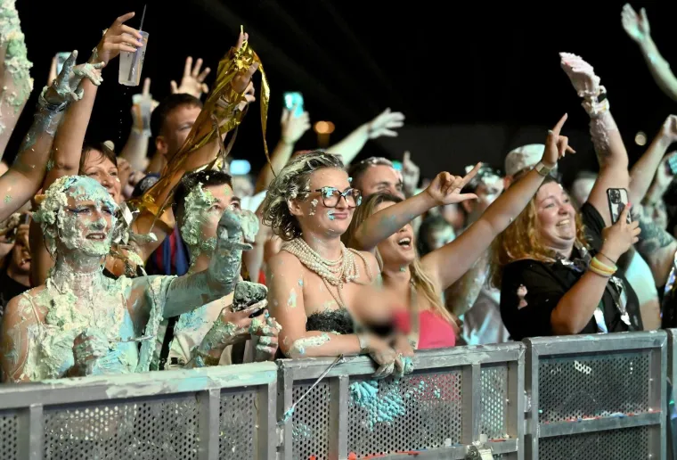 Zagrebački Velesajam u ekstazi: Šlag, torte i grudnjaci koji pucaju! Ludilo krenulo s DJ Steve Aokijem