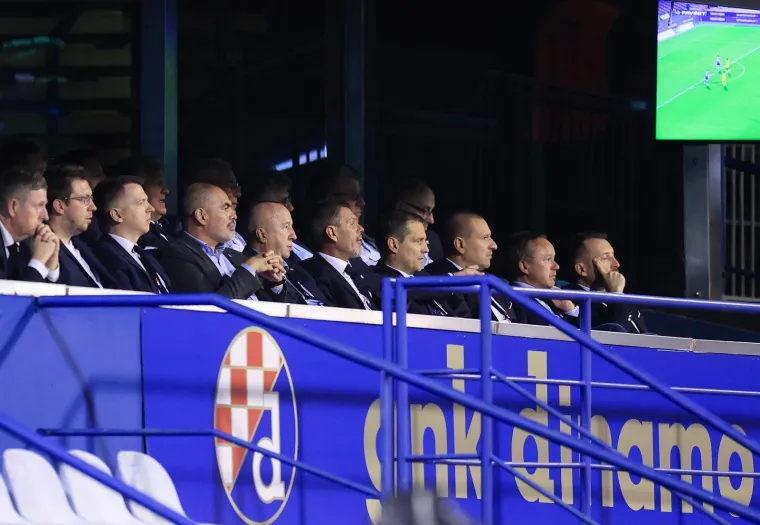 Povijesni dan na Maksimiru: Navijači se skupljaju, a stigao je i novi predsjednik