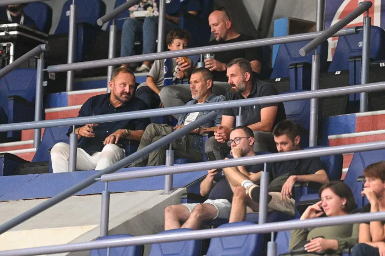 Povijesni dan na Maksimiru: Navijači se skupljaju, a stigao je i novi predsjednik