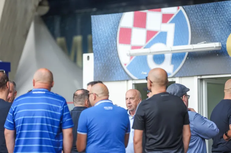 Povijesni dan na Maksimiru: Navijači se skupljaju, a stigao je i novi predsjednik