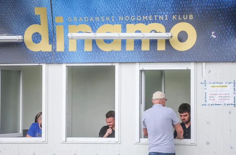 Povijesni dan na Maksimiru: Navijači se skupljaju, a stigao je i novi predsjednik