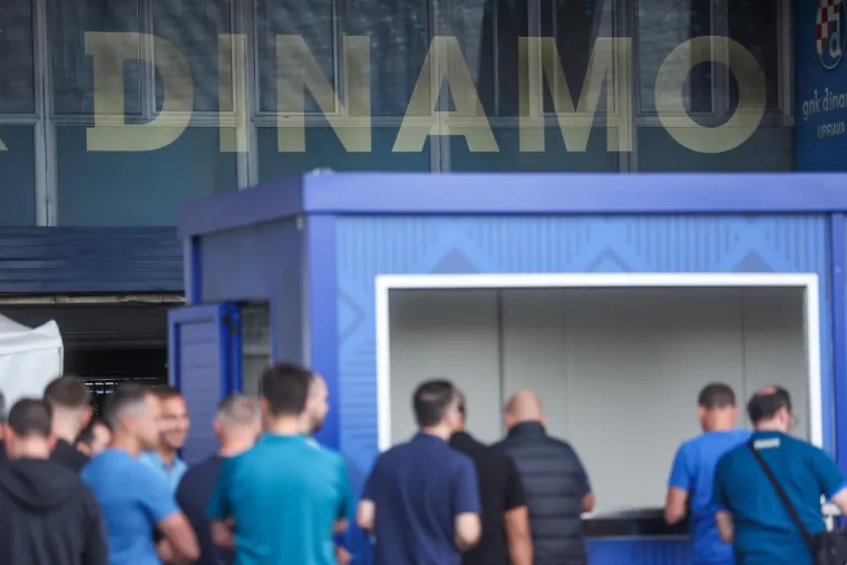 Povijesni dan na Maksimiru: Navijači se skupljaju, a stigao je i novi predsjednik