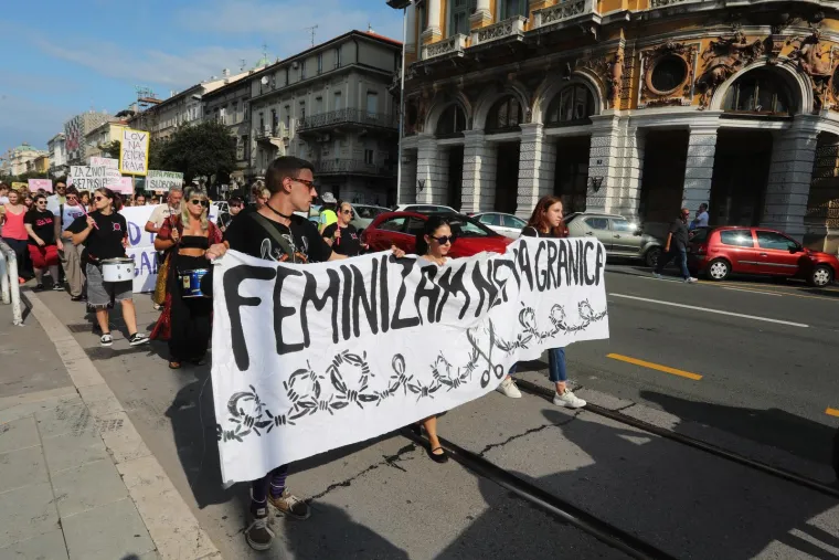 Dvije Hrvatske, dva hoda i poruke: 'Lijepa, pametna, slobodna'; 'Mi smo većina, to je jasno!'