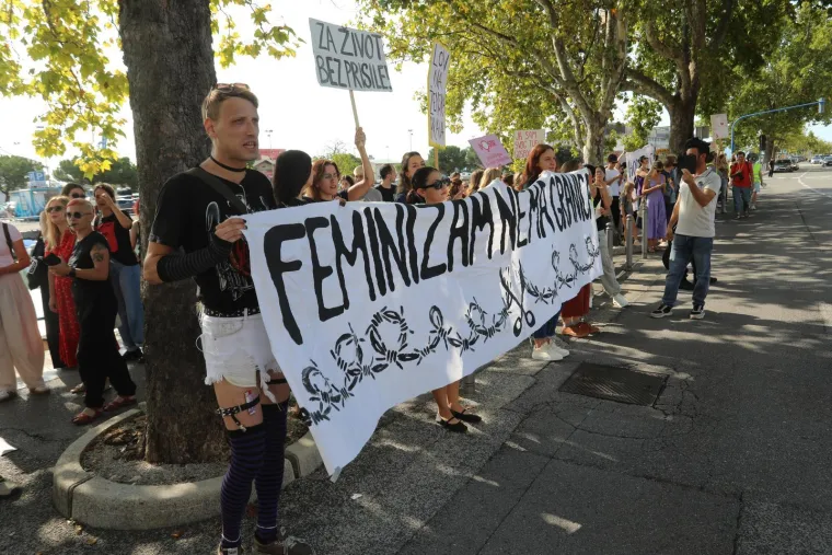 Dvije Hrvatske, dva hoda i poruke: 'Lijepa, pametna, slobodna'; 'Mi smo većina, to je jasno!'